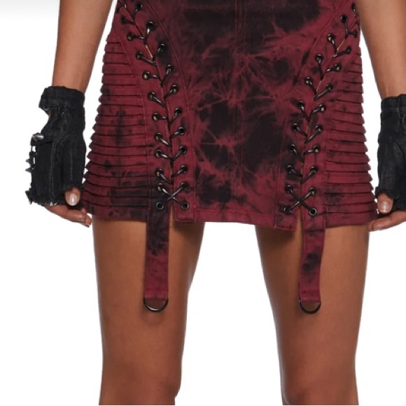 Red and Black Lace-Up Skirt - Picture 2 of 5